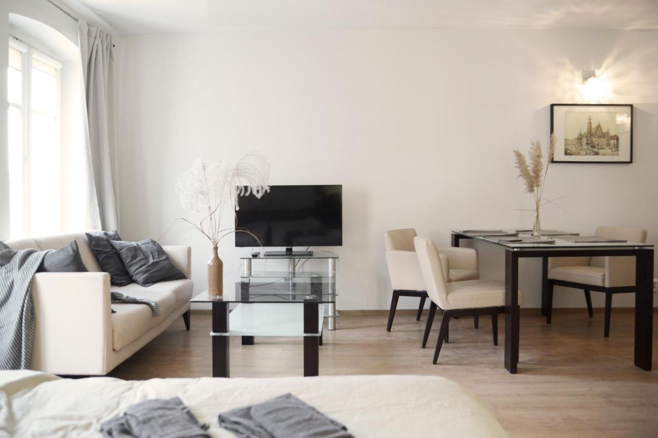By The River And City Center - Comfortable Rooms فروتسواف المظهر الخارجي الصورة
