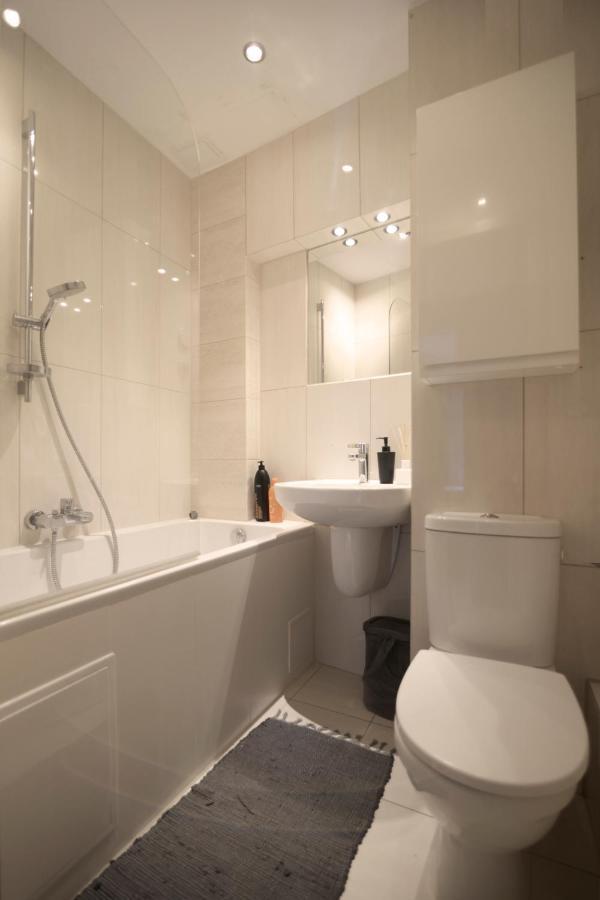 By The River And City Center - Comfortable Rooms فروتسواف المظهر الخارجي الصورة