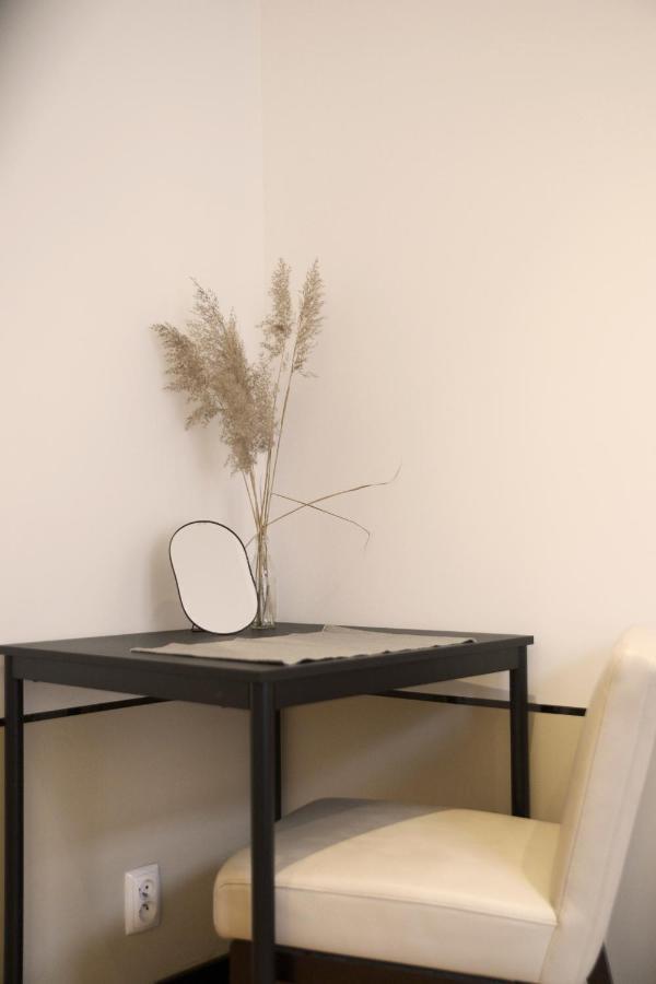 By The River And City Center - Comfortable Rooms فروتسواف المظهر الخارجي الصورة