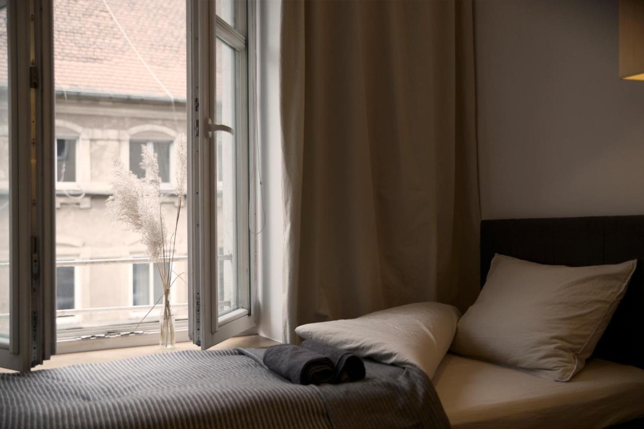 By The River And City Center - Comfortable Rooms فروتسواف المظهر الخارجي الصورة